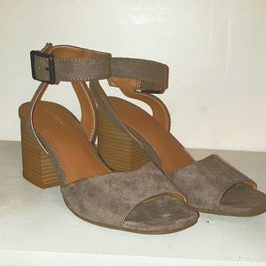 Universal Thread heels